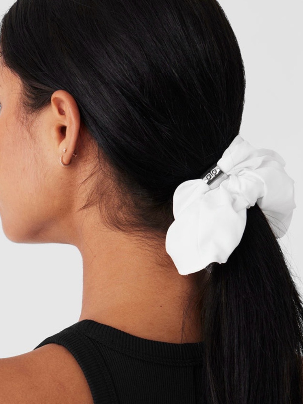 Alo Yoga NWT Bead it Oversized White Scrunchie Hair Tie with Brand Accent